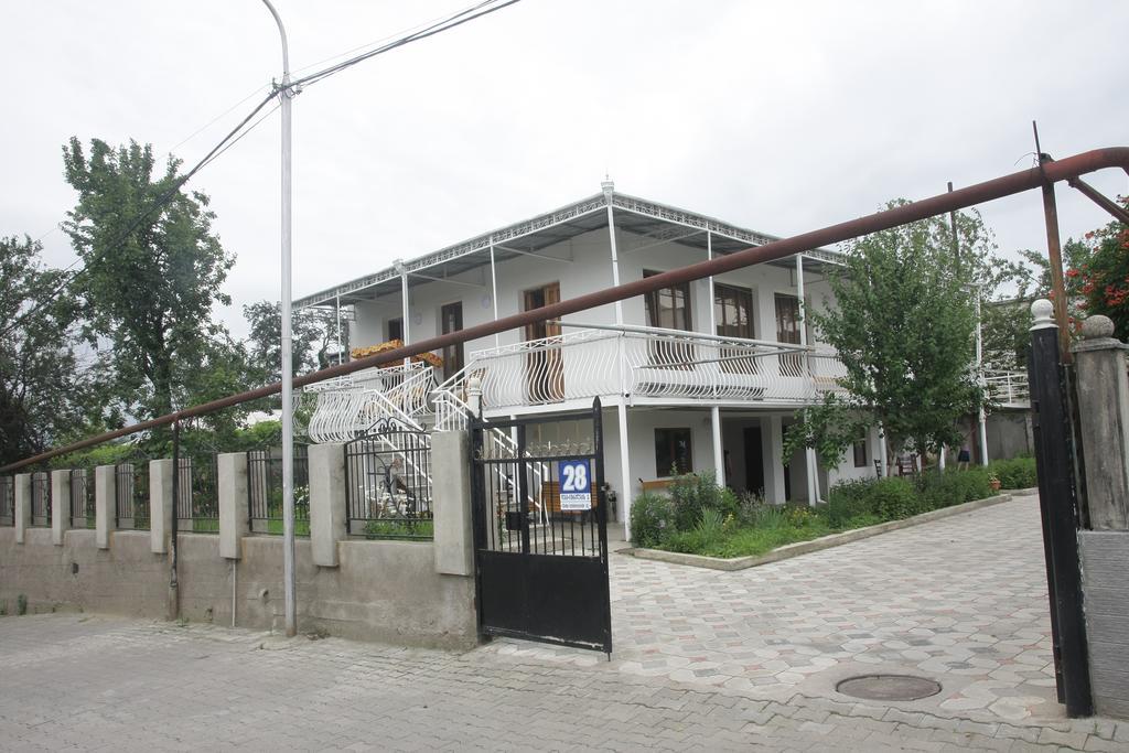 Guest House Nona Kutaisi Exterior photo