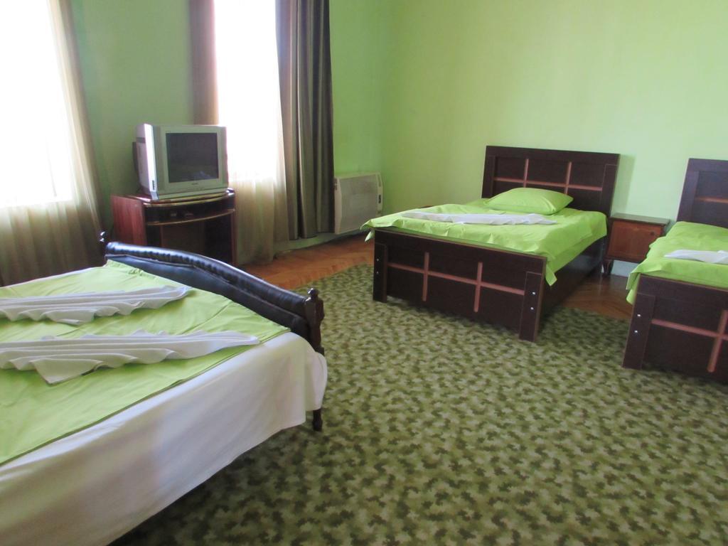 Guest House Nona Kutaisi Exterior photo