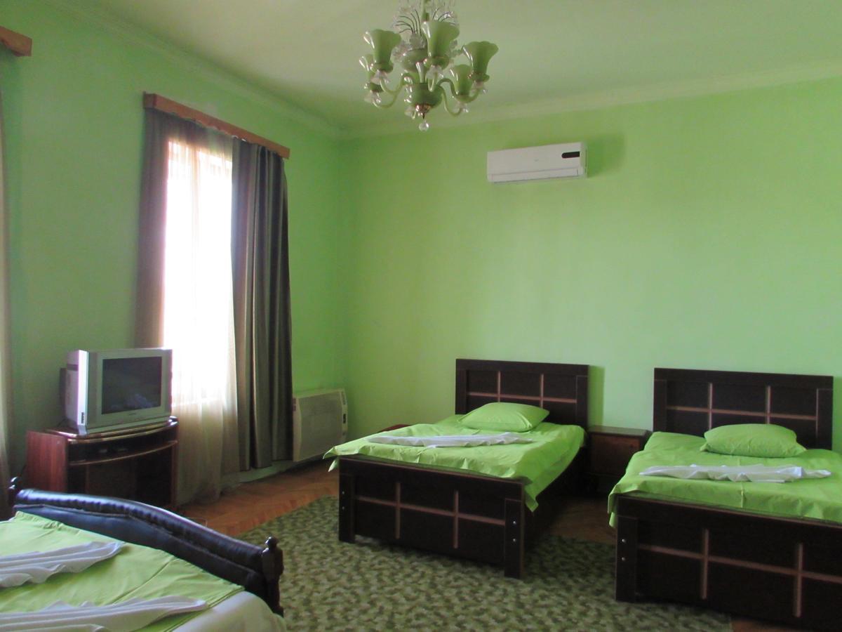Guest House Nona Kutaisi Exterior photo